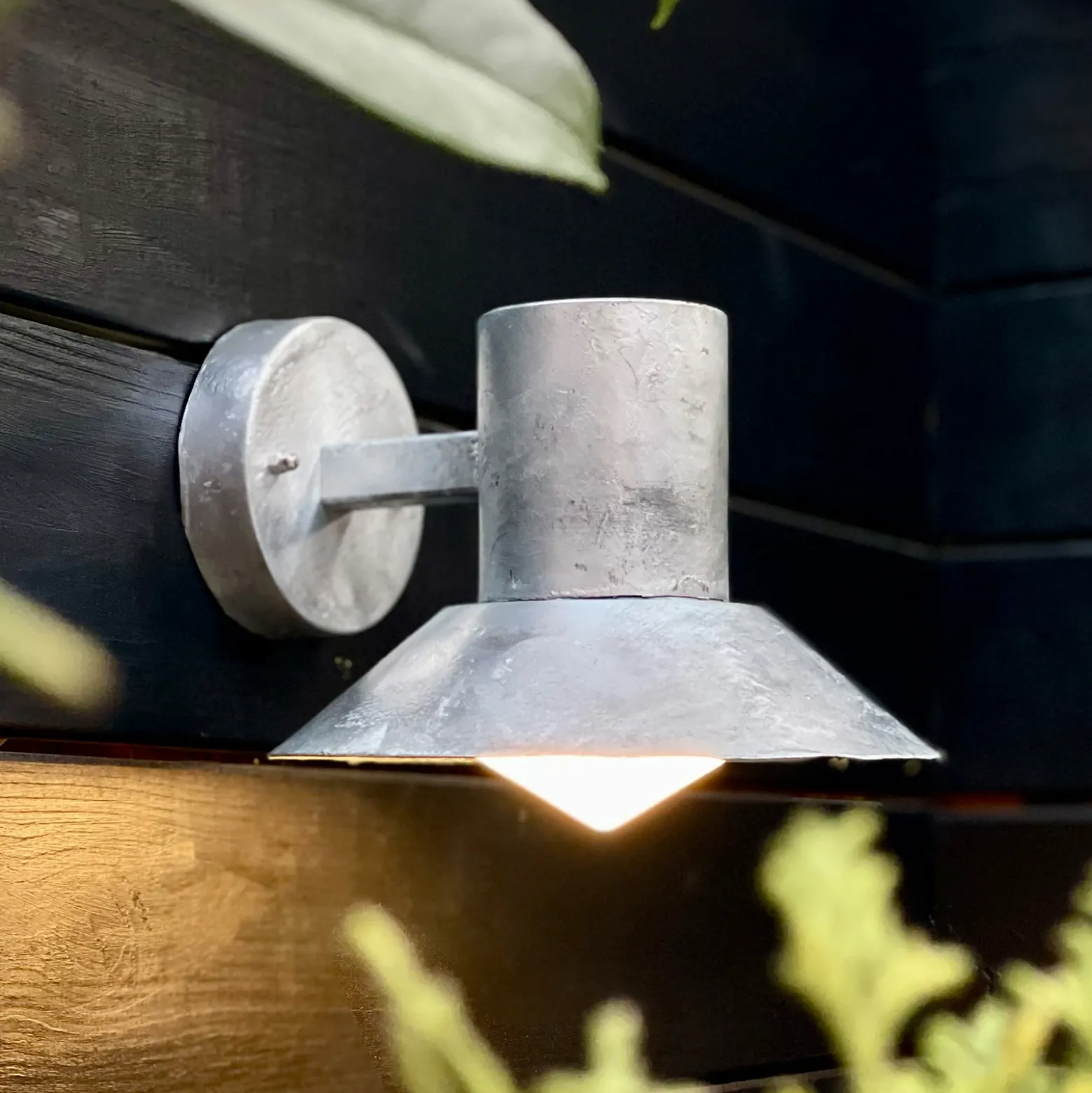 Aplique para exterior «Venice» de Dyberg Larsen, galvanizado, Ø 20 cm