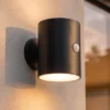 Aplique solar LED Lindby Amren, negro, ABS, sensor