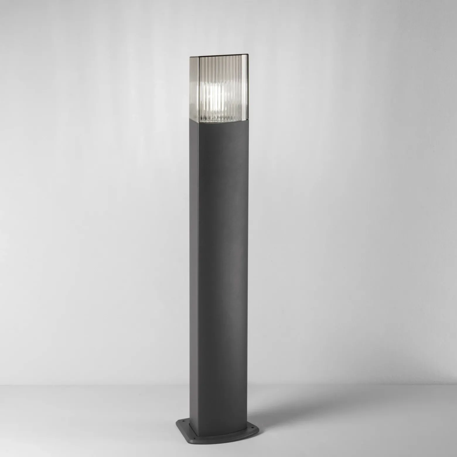 Bolardo luminoso DARK, color antracita/gris ahumado, acero inoxidable, con
