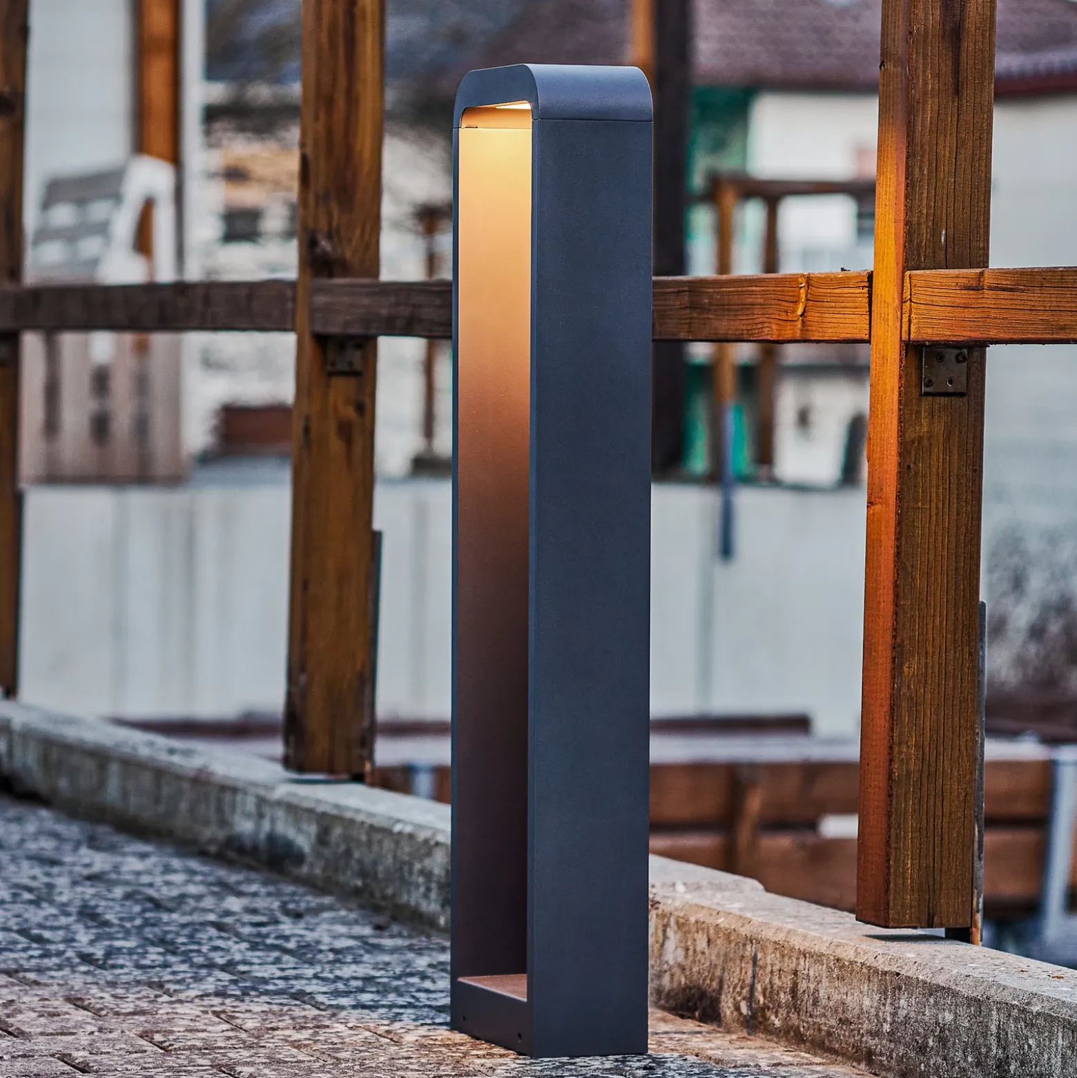 Bolardo luminoso LED Emima de Lindby, 80 cm, antracita, aluminio