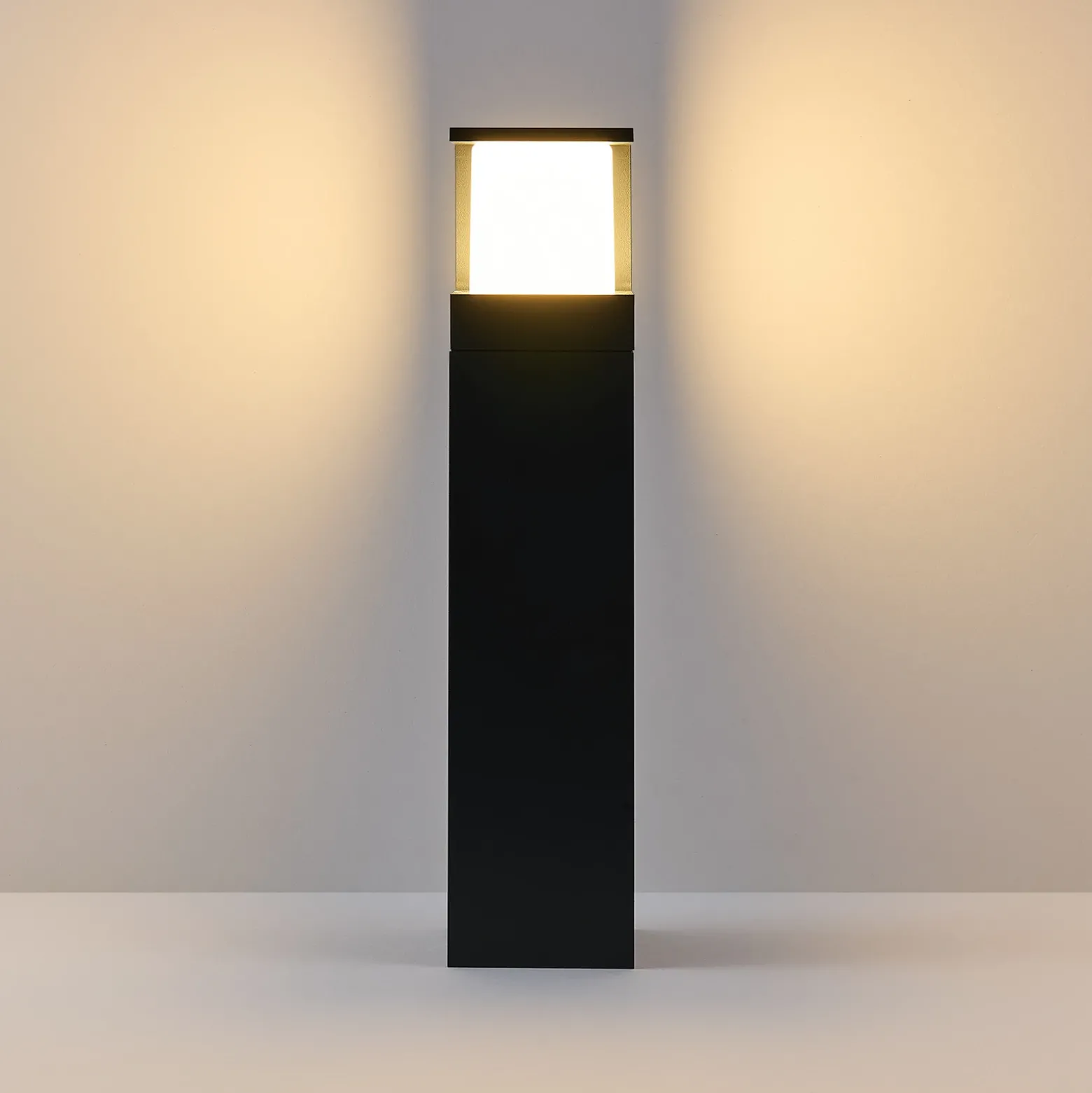 Bolardo luminoso LED FYNN-Y, altura 45 cm, antracita, CCT IP65,