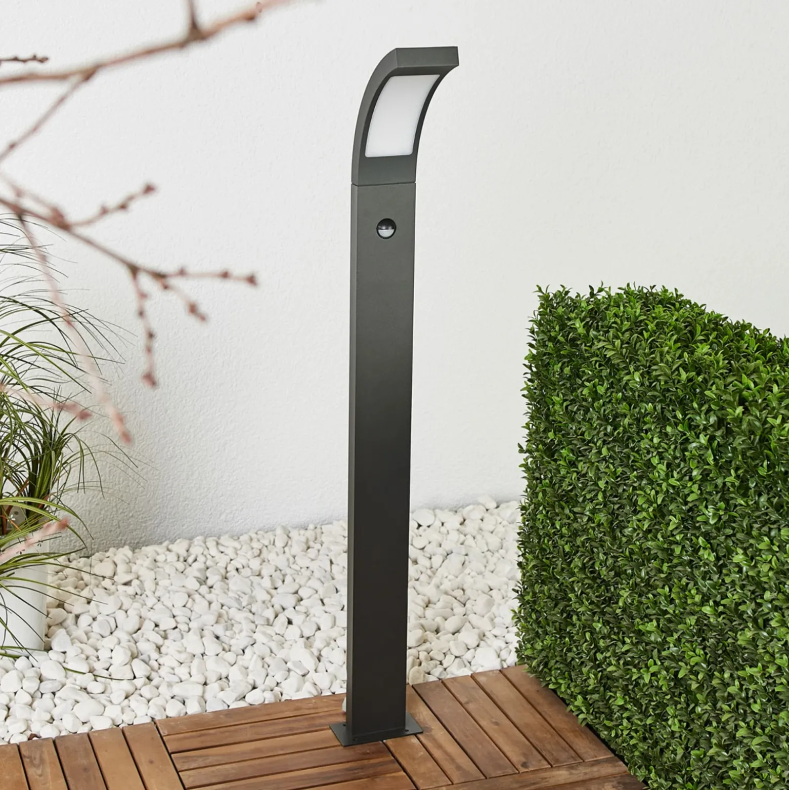 Bolardo luminoso LED Juvia de Lucande, 100 cm, detector de movimiento, IP54