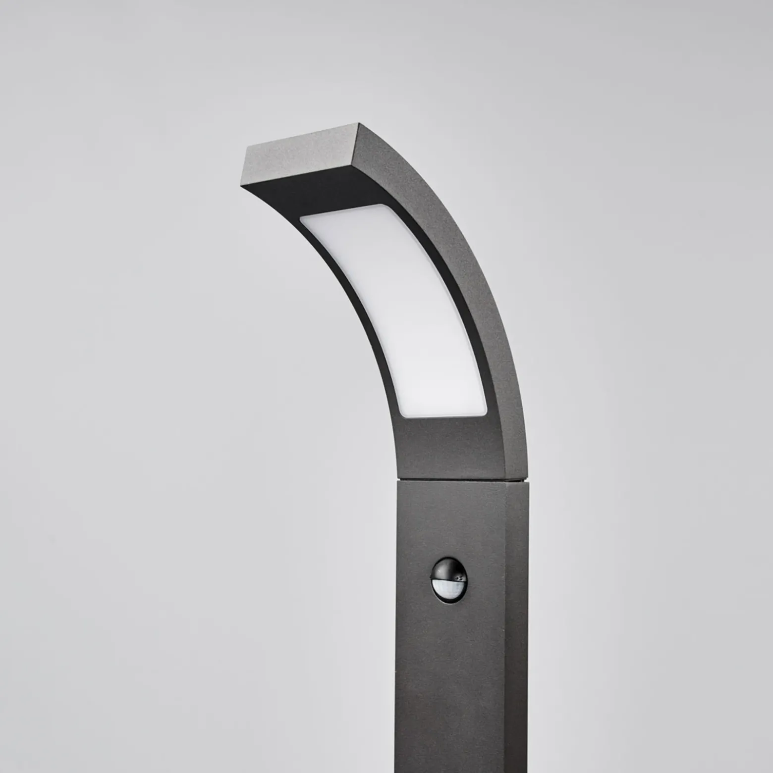 Bolardo luminoso LED Juvia de Lucande, 100 cm, detector de movimiento, IP54