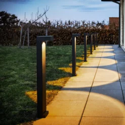 Bolardo luminoso LED LOOM DESIGN Arn, acero Corten, altura 70 cm, aluminio