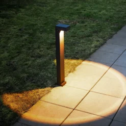 Bolardo luminoso LED LOOM DESIGN Arn, acero Corten, altura 70 cm, aluminio