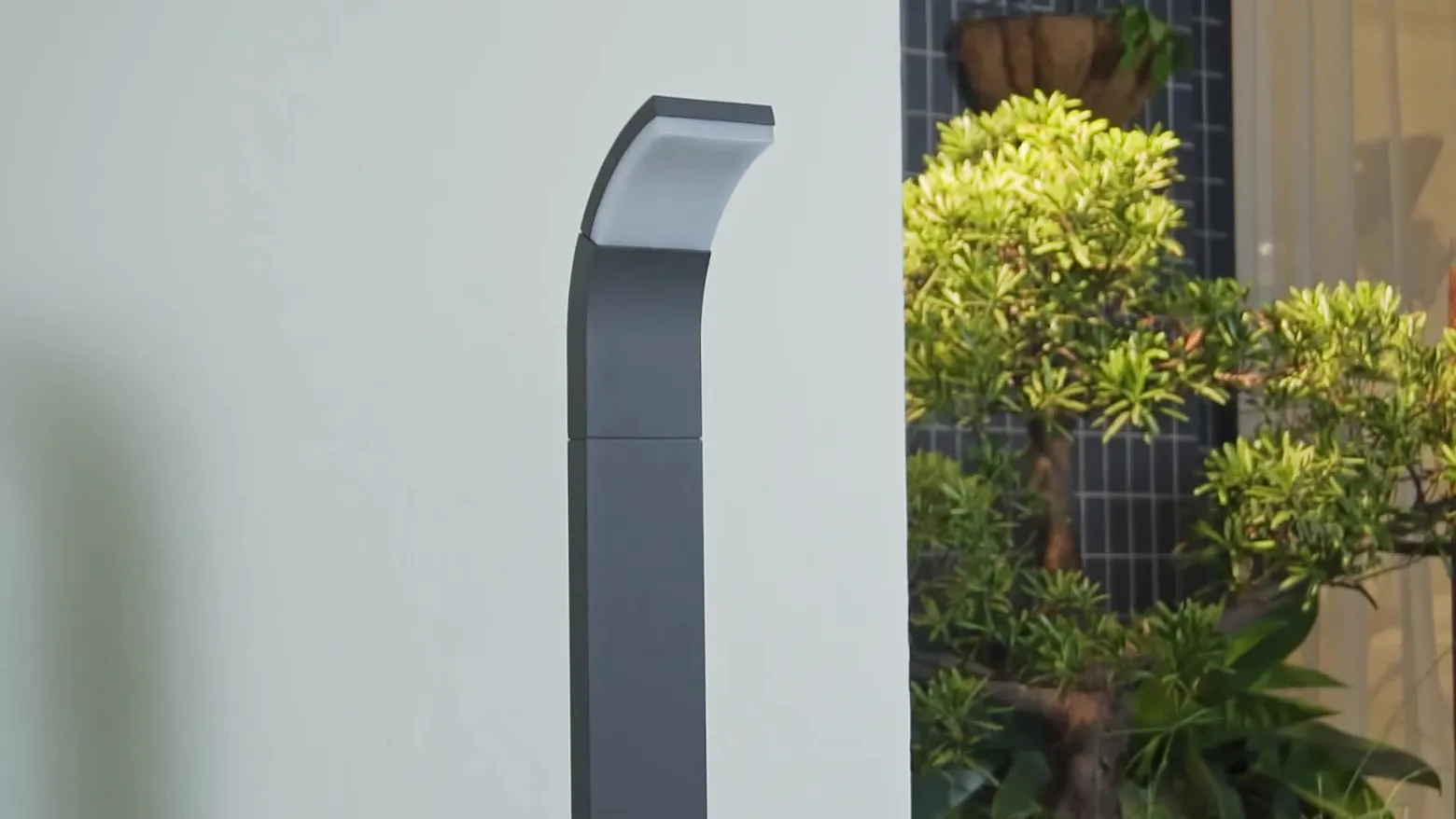 Bolardo luminoso LED Lucande Timm, 60 cm, antracita, metal, IP54