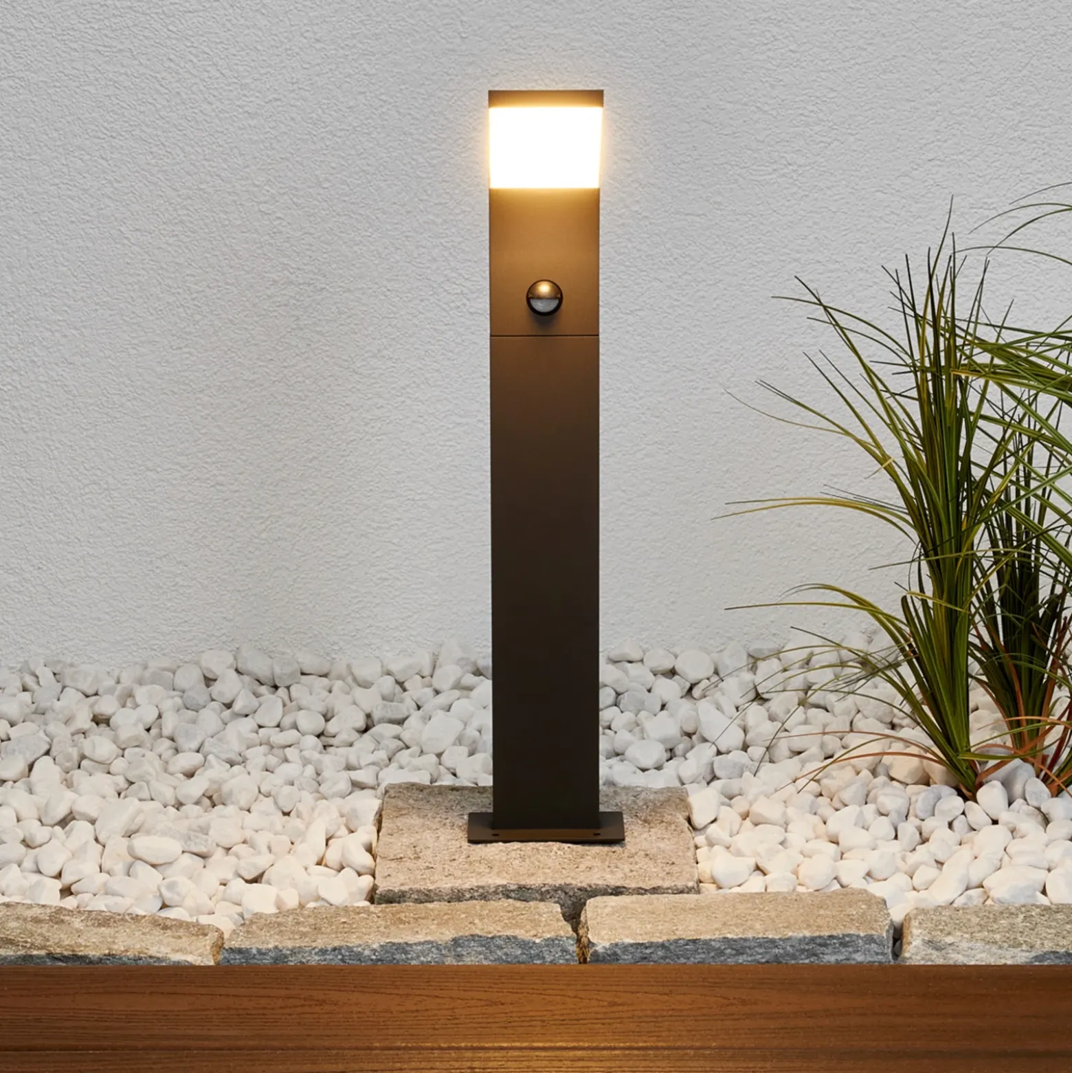 Bolardo luminoso LED Lucande Timm, sensor, 60 cm, antracita, IP54