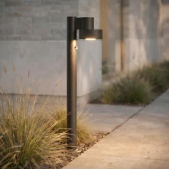 Bolardo luminoso LED Lucande Elune, negro, con sensor, IP44, 77 cm