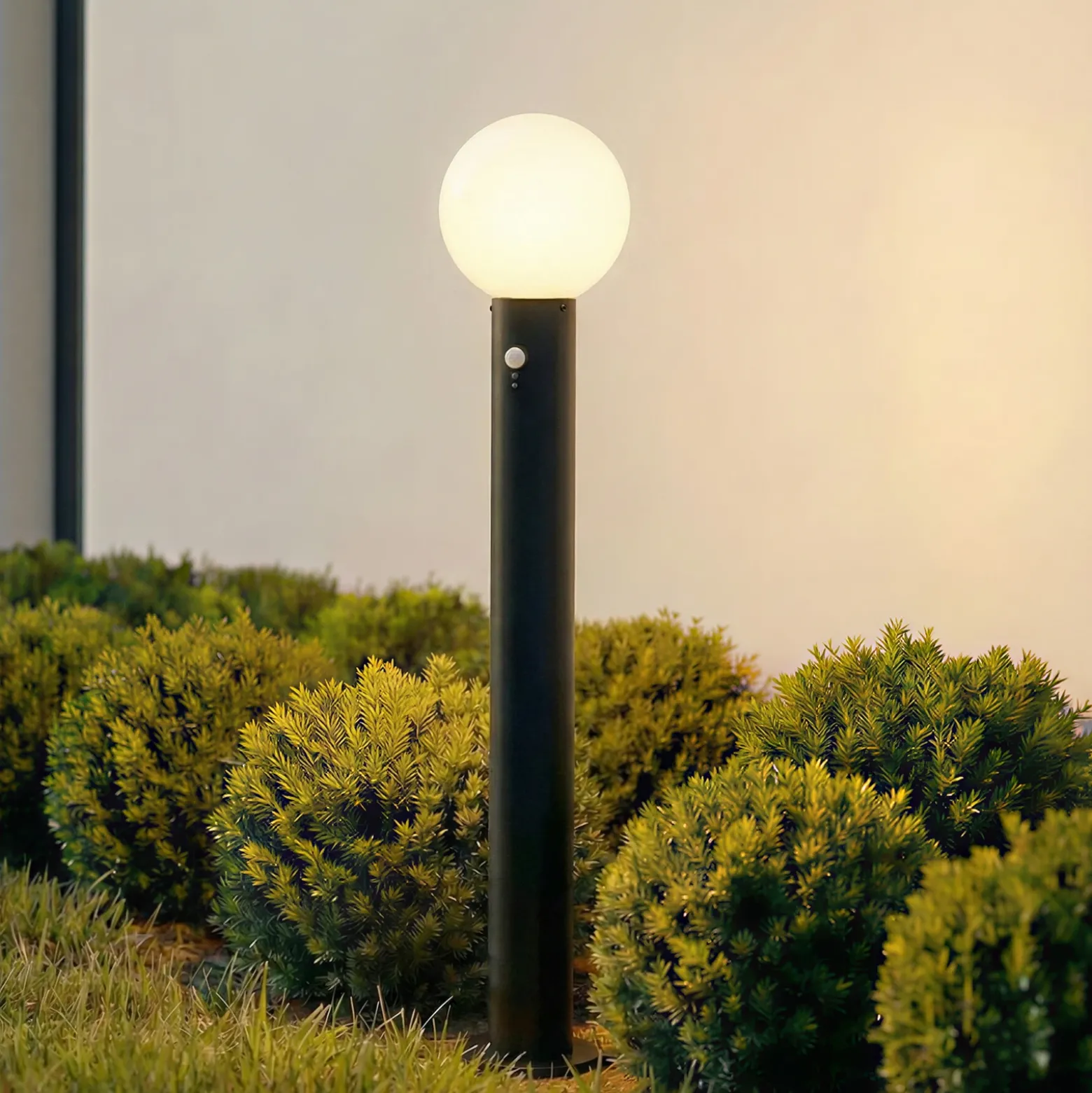Bolardo luminoso Lindby Dangan, negro/blanco, 90 cm, cristal, sensor