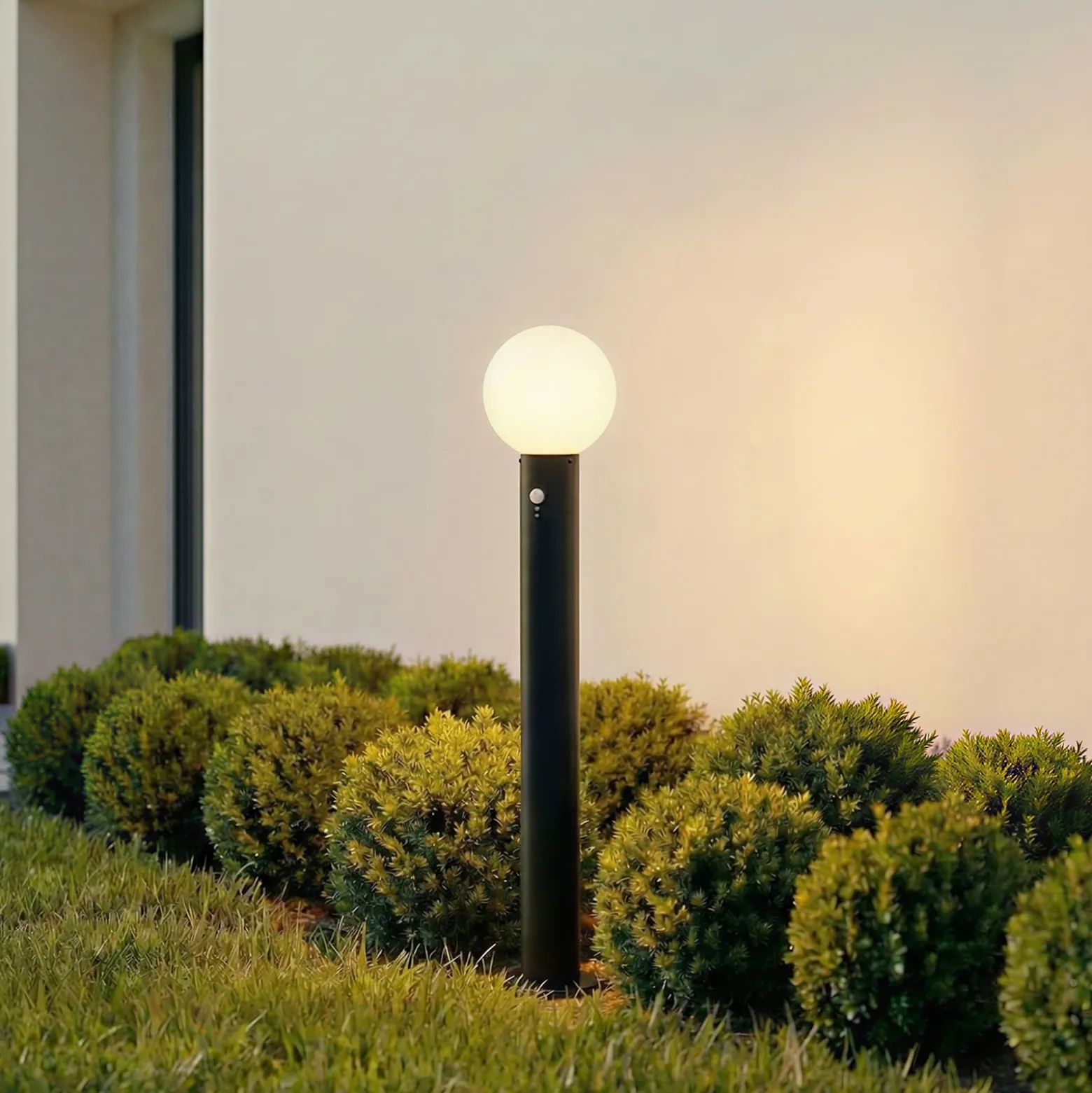 Bolardo luminoso Lindby Dangan, negro/blanco, 90 cm, cristal, sensor