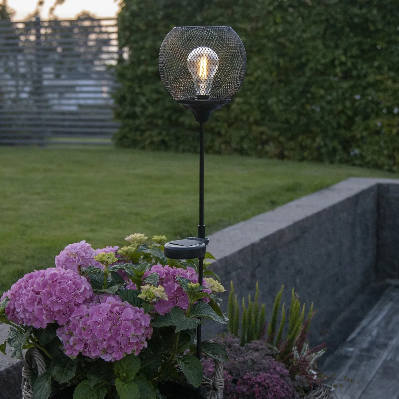 Bolardo luminoso solar LED Sunlight pica de tierra