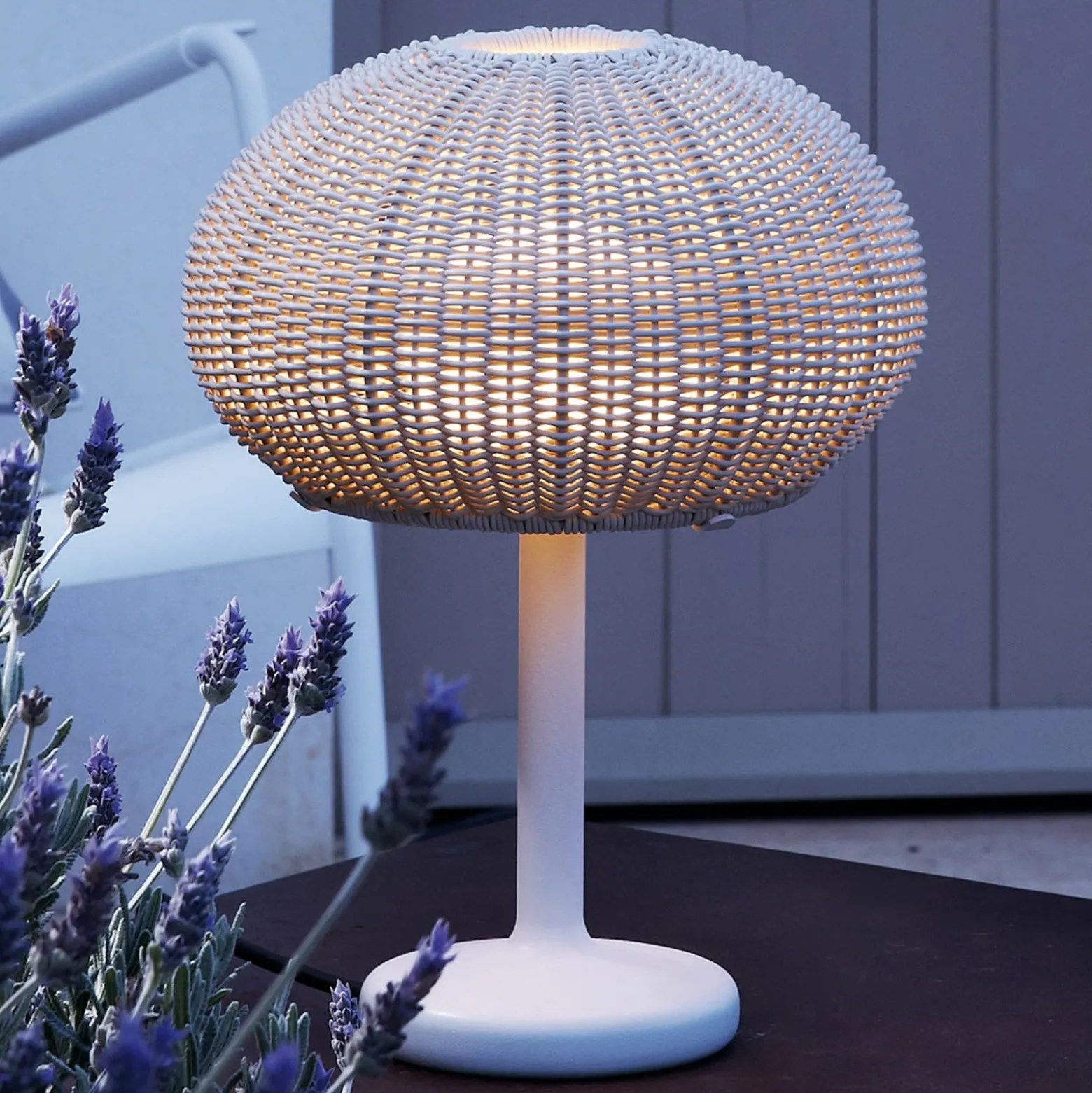 Bover Garota Mini lámpara de mesa de exterior LED