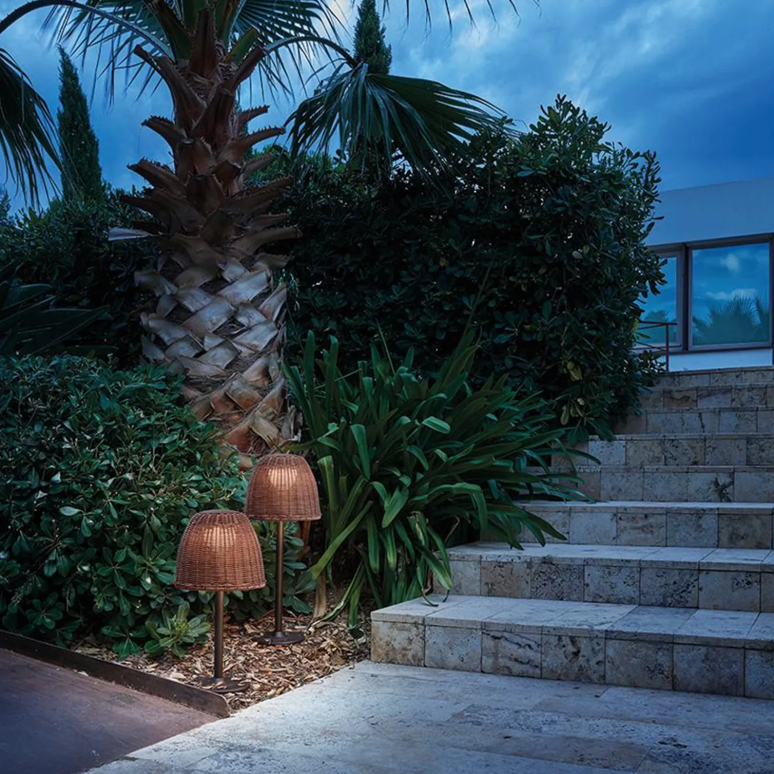 Bover lámpara sobremuro LED Atticus, altura 40 cm, marrón grafito/marrón