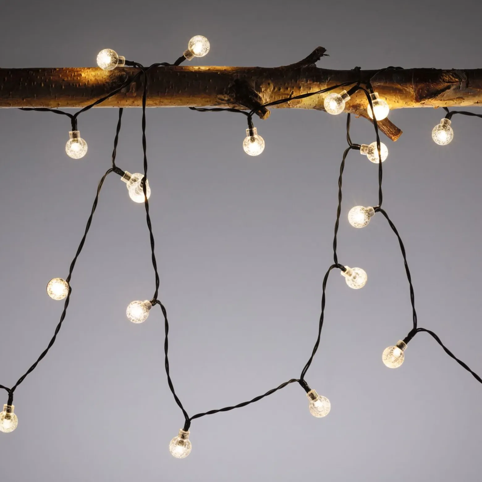 Cadena de luces LED solar Soala de Paulmann, IP44, negra, 30 luces