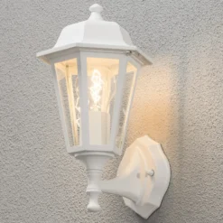 Coqueto aplique de pared exterior GRADO, blanco