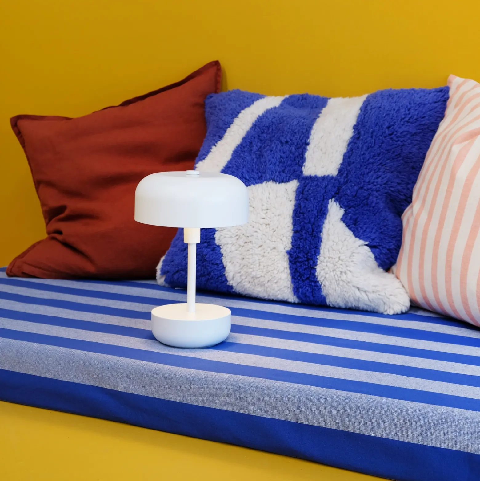 Dyberg Larsen Haipot lámpara de mesa LED batería recargable blanco