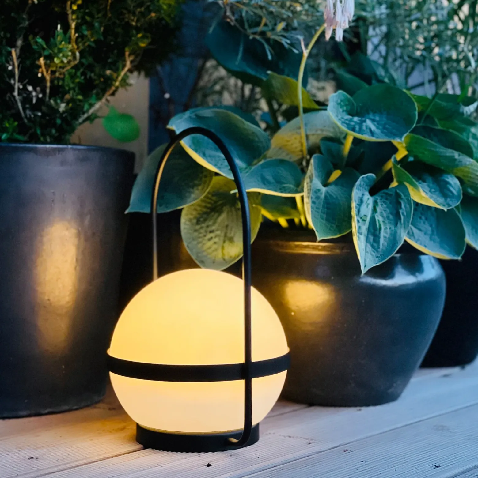 Dyberg Larsen Summer lámpara de mesa solar USB