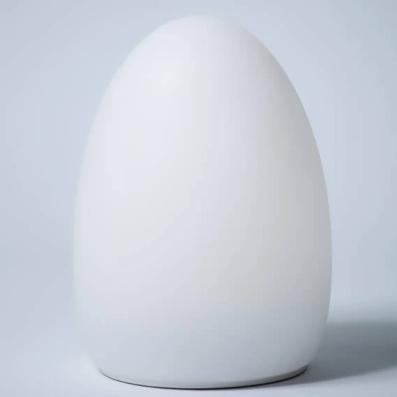 Egg: una lámpara decorativa con batería recargable controlada por app