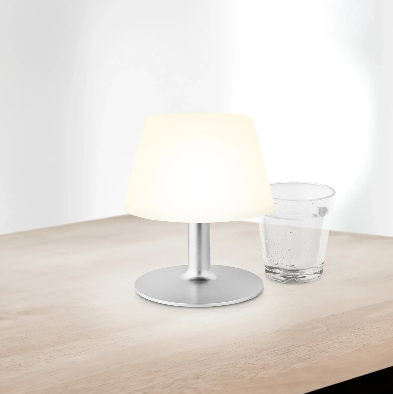 Eva Solo SunLight lámpara de mesa LED 16cm ópalo
