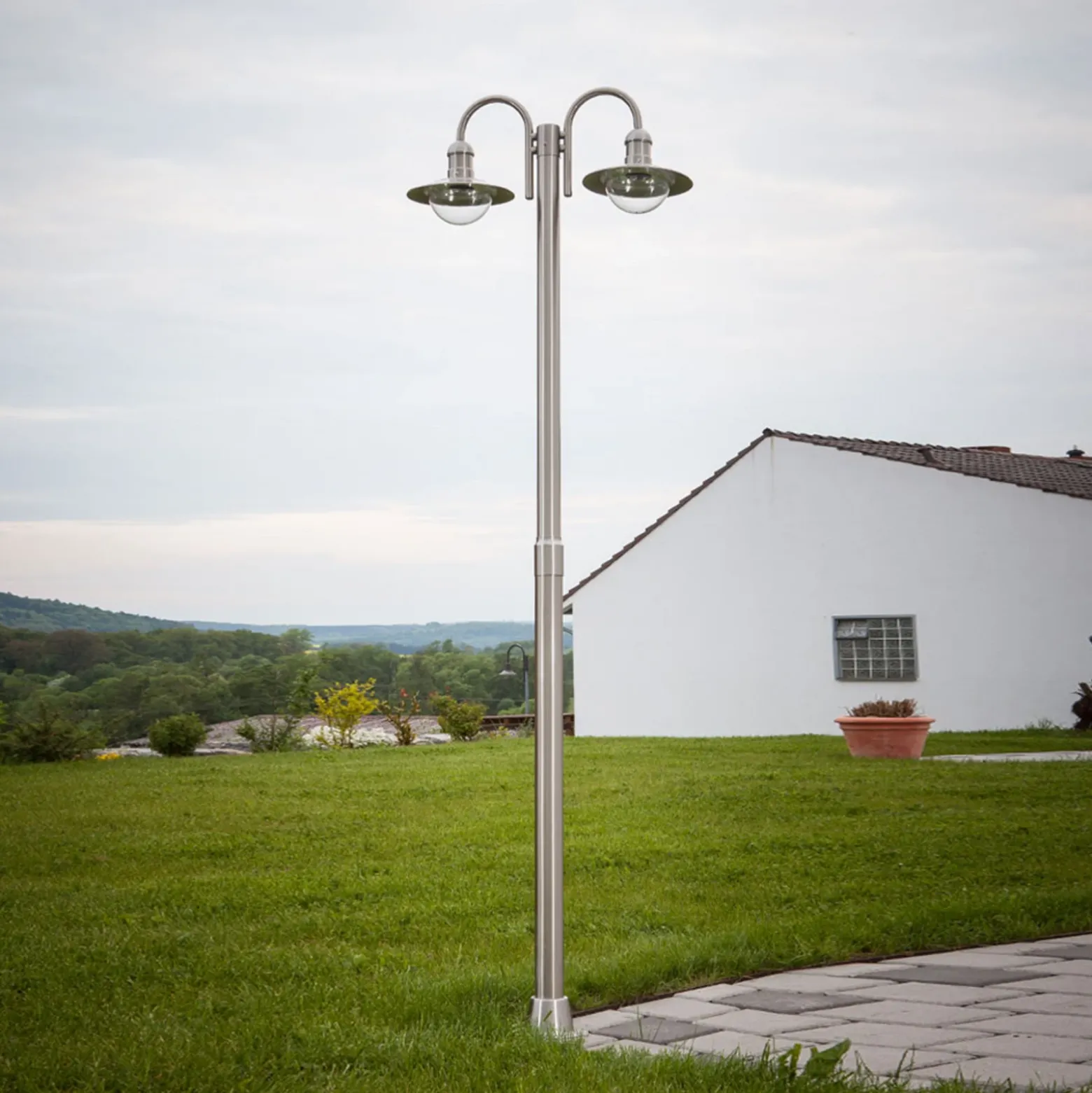 Farola Lindby Damion, 200 cm, 2 luces, E27, IP44