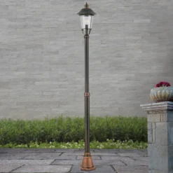 Farola Mariella con un luz