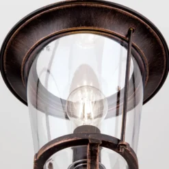 Farola Mariella con un luz