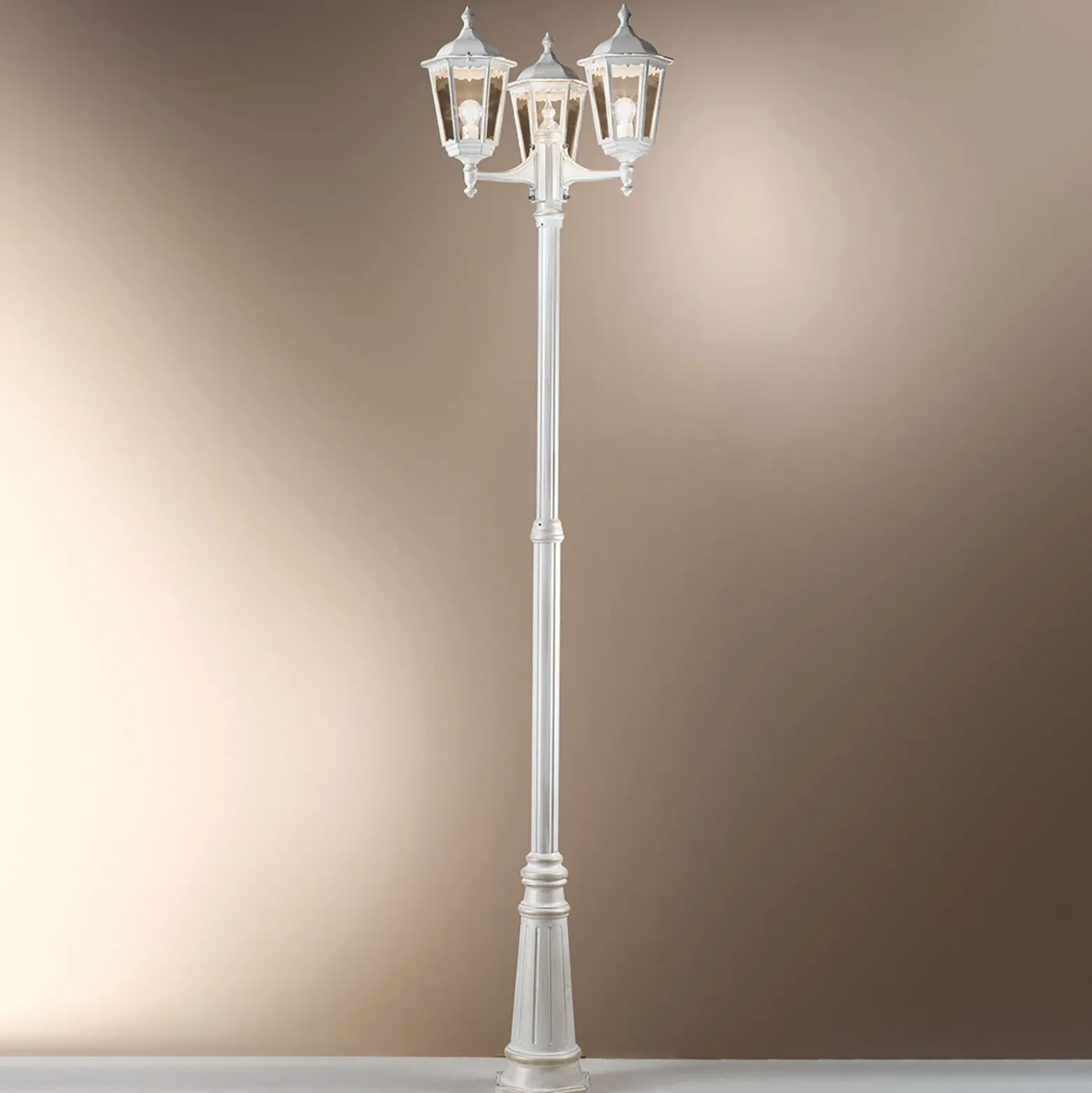 Farola Puchberg, 3 luces, 255 cm, blanco-dorado