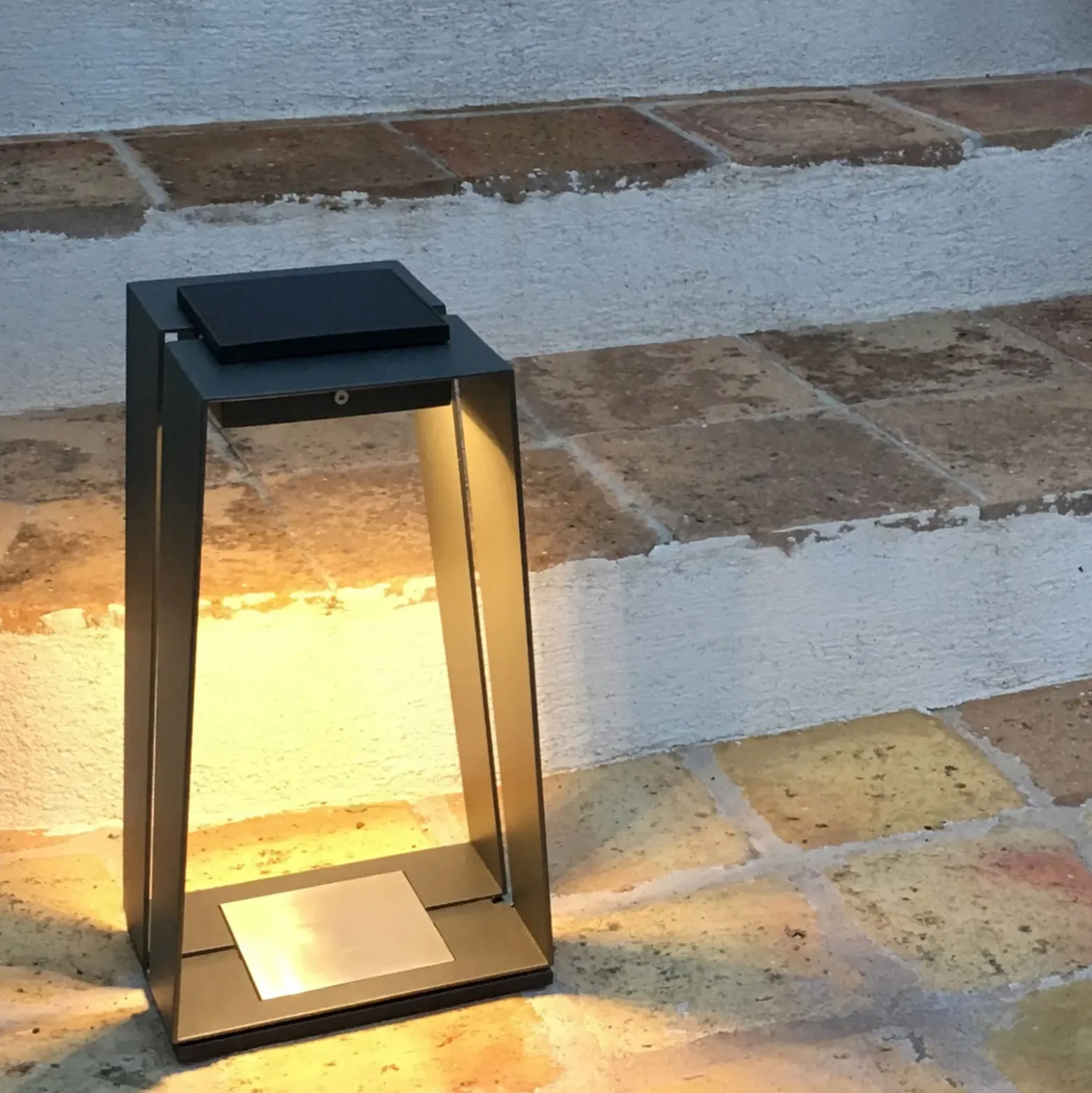 Farol LED solar Skaal de aluminio, 40 cm, gris