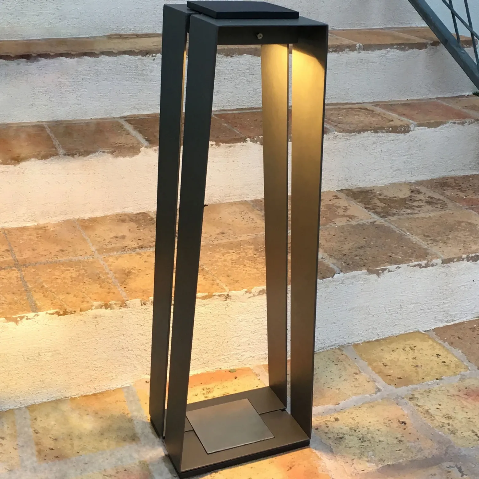 Farol LED solar Skaal de aluminio, 70 cm, gris