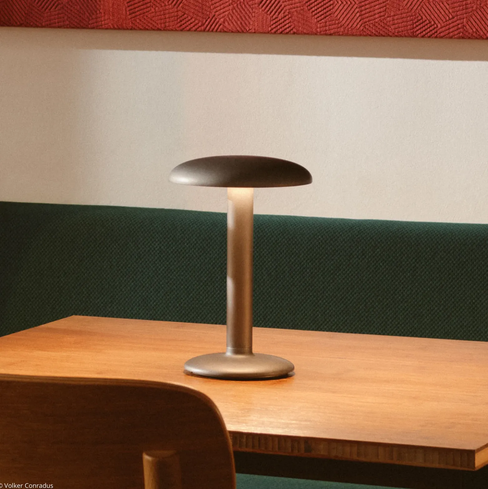 FLOS Gustave lámpara mesa LED batería 3.000K negro