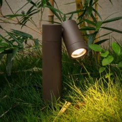 Foco con pica Tulimar de PRIOS, 1 luz, color óxido, IP65