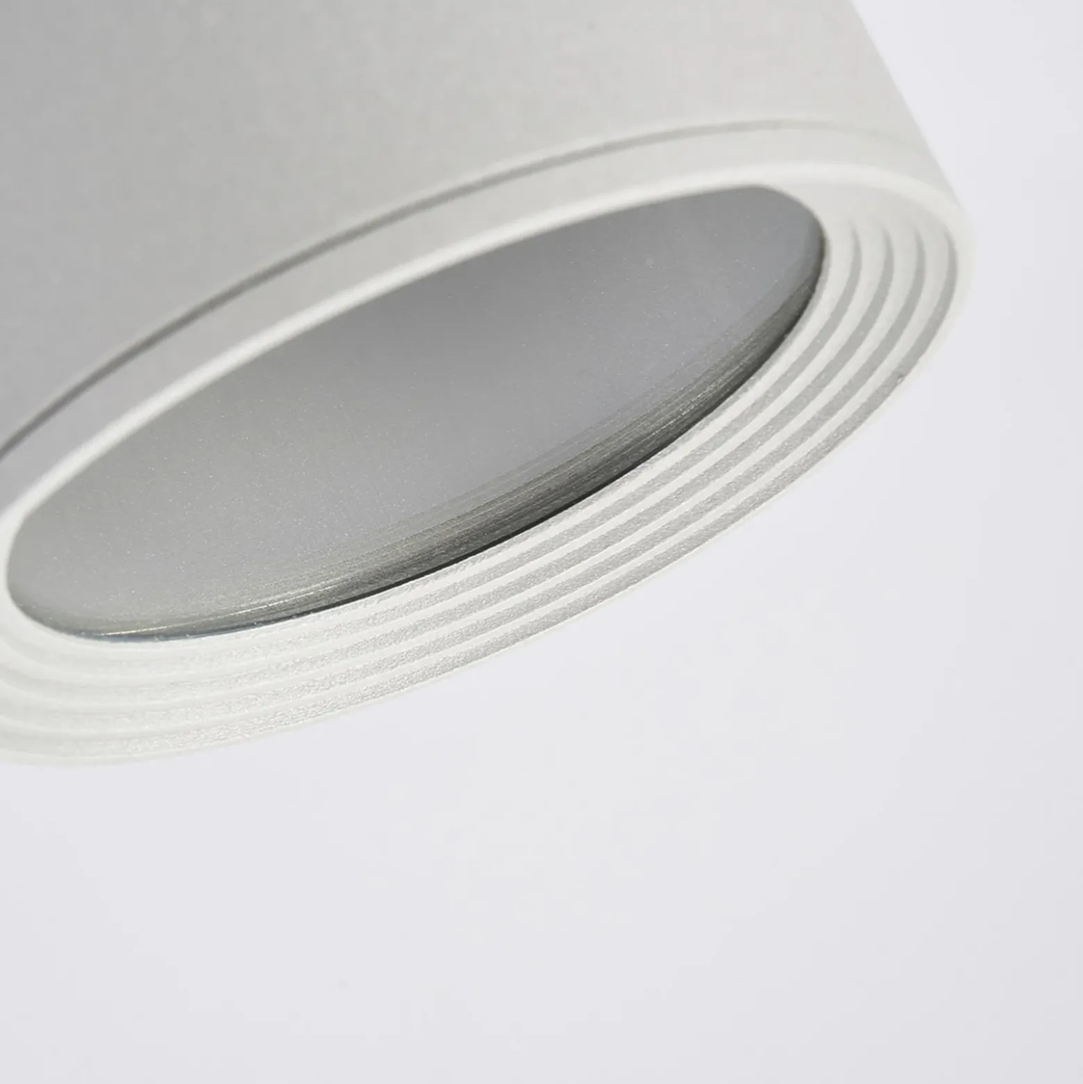Foco de exterior Lucande Minna, plateado, 14 cm, IP54, E27