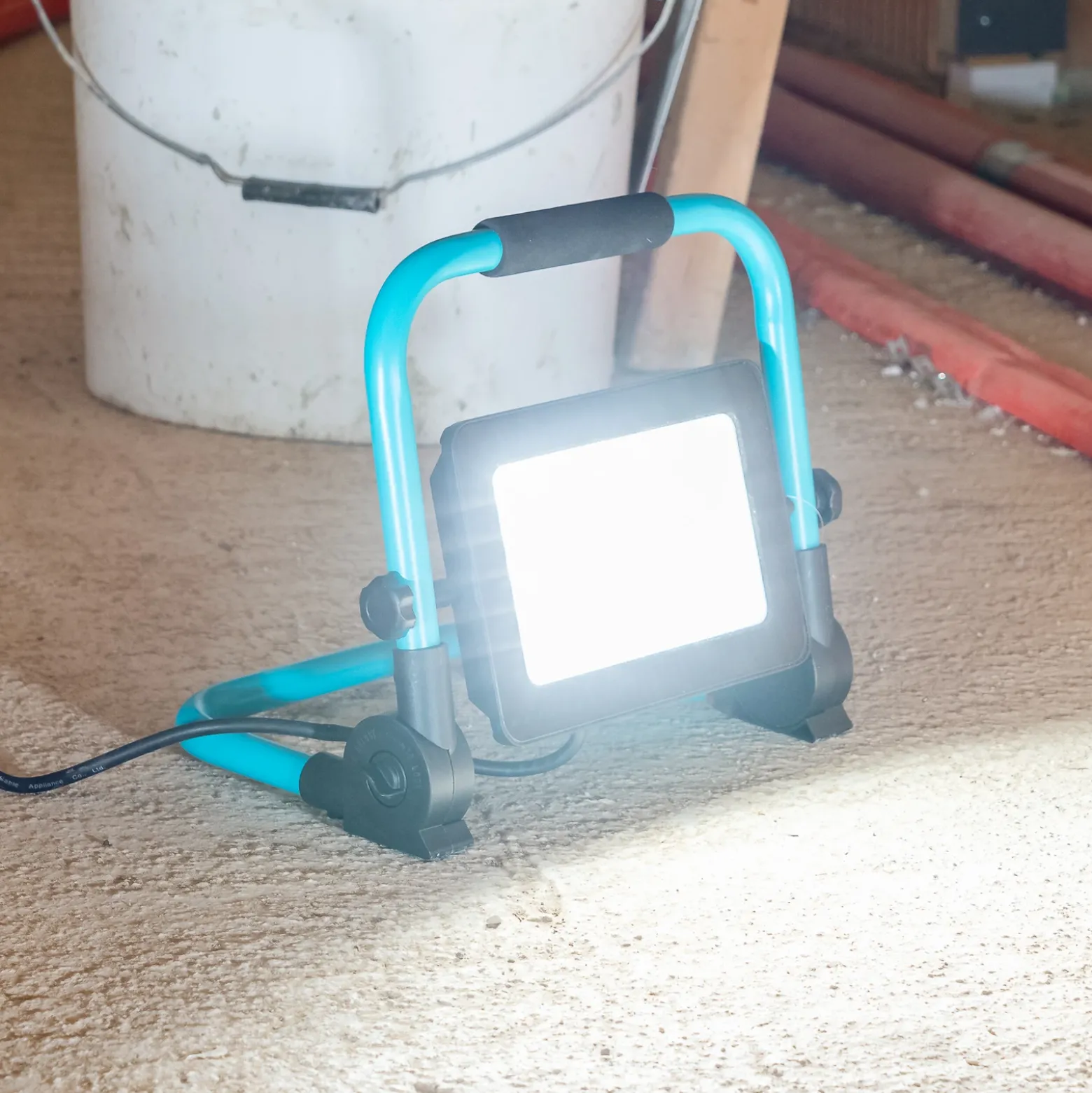 Foco exterior LED Avelar, negro/turquesa, ancho 31 cm, metal