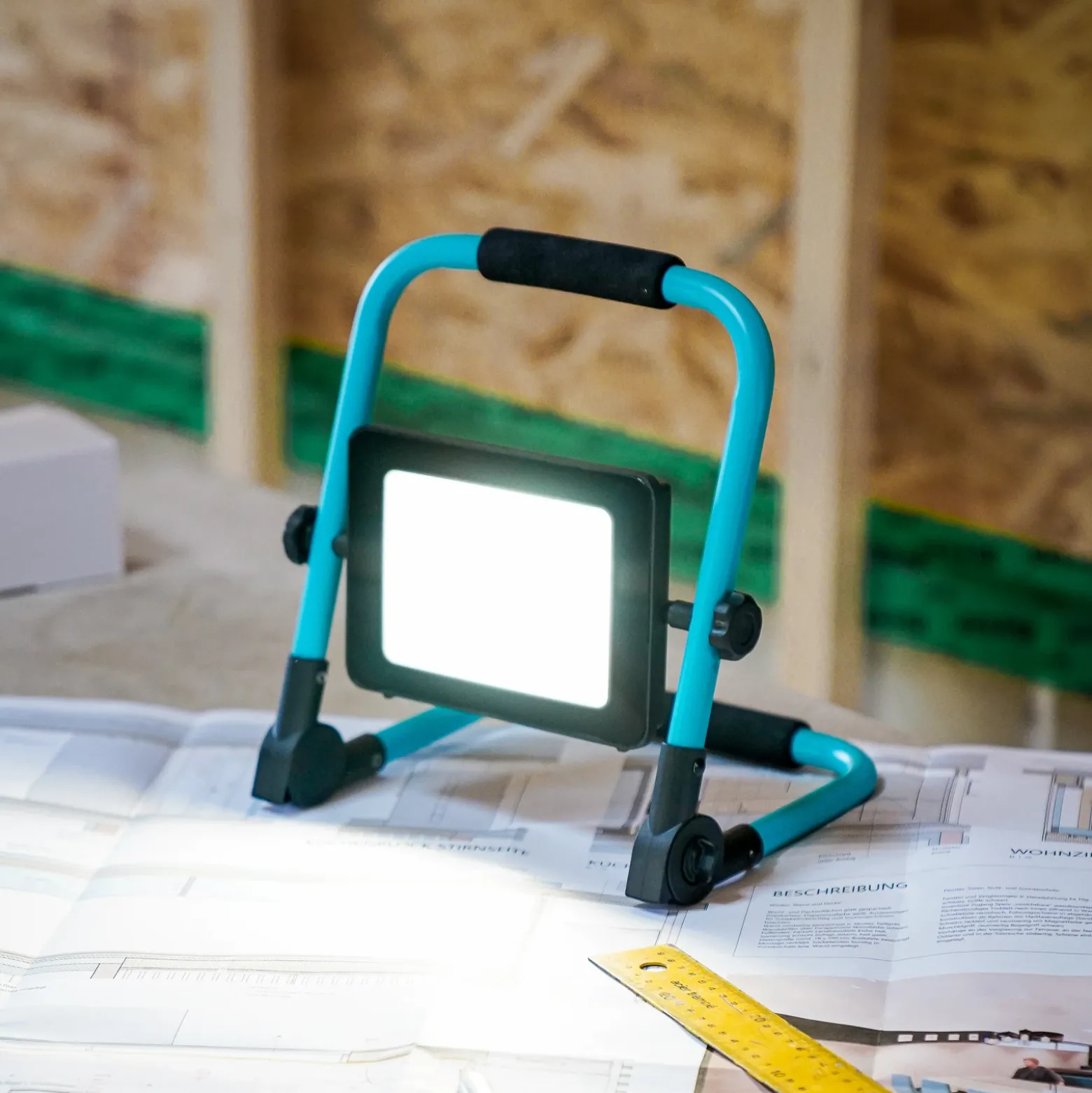 Foco exterior LED Avelar, negro/turquesa, ancho 31 cm, metal