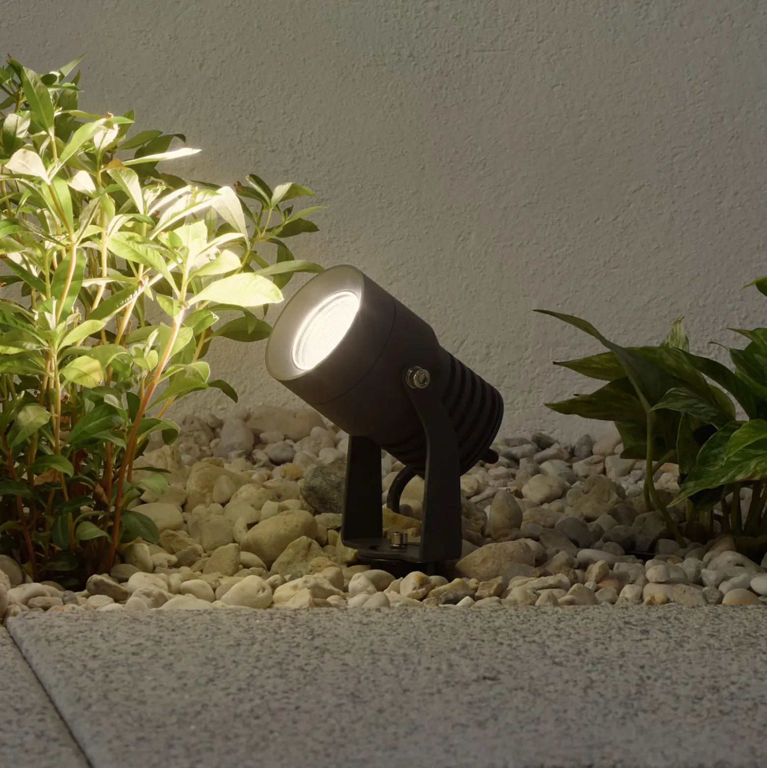 Foco exterior LED Jon de Lucande, con piqueta, ajustable, IP65
