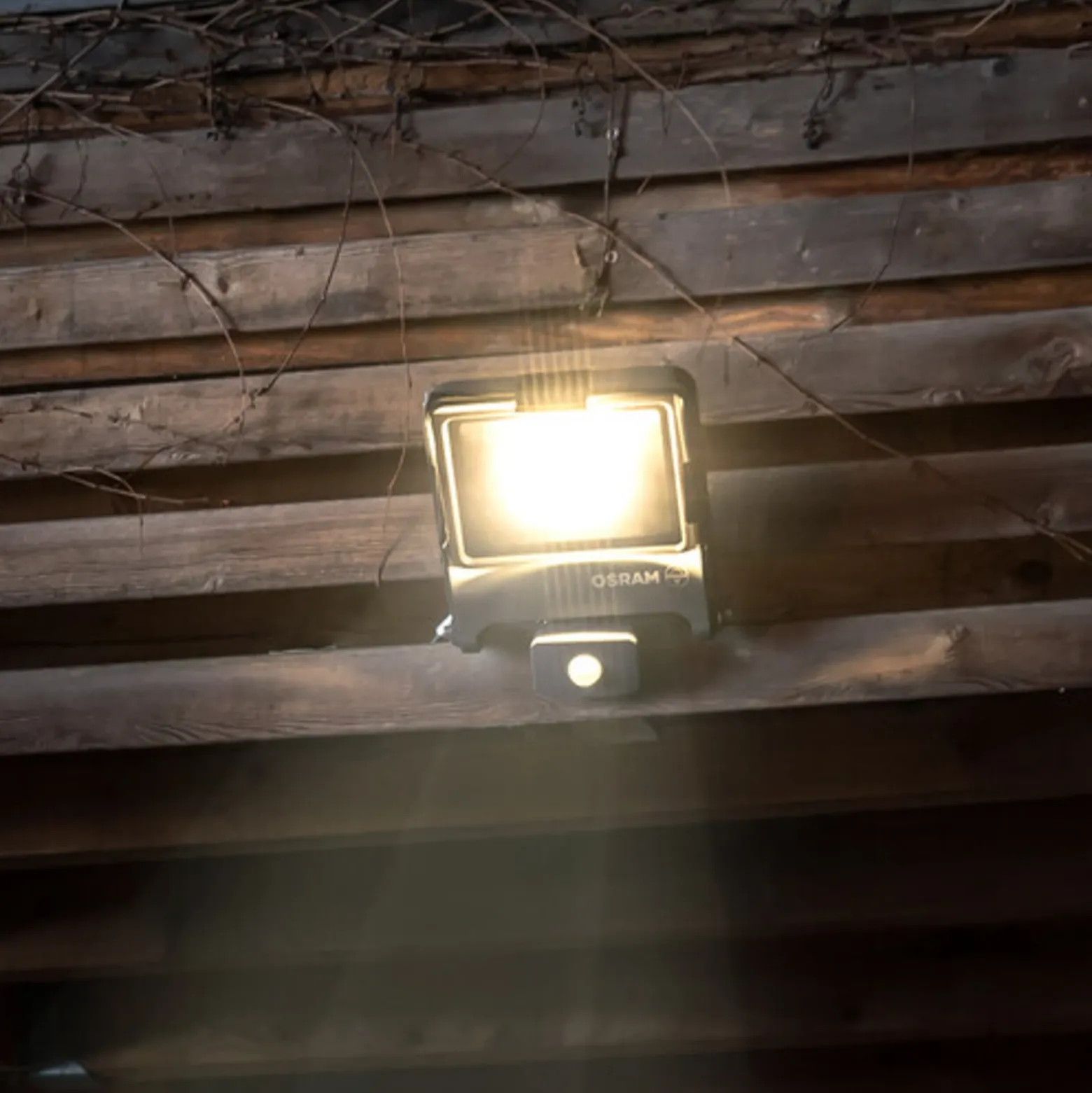 Foco exterior OSRAM ENDURA FLOOD, gris, sensor 50 W 840 IP44