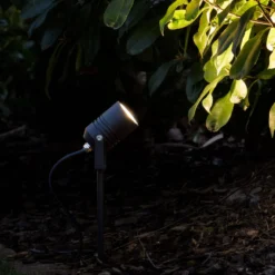Foco LED con pica 5018, negro, IP65