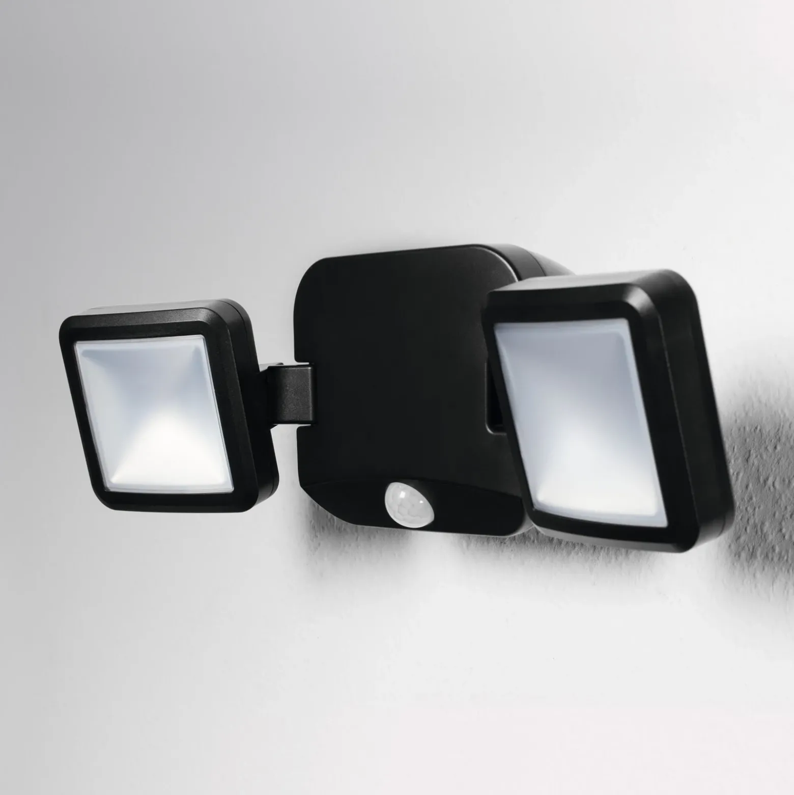 Foco LED para exteriores DOUBLE de OSRAM, negro, 2 luces, batería