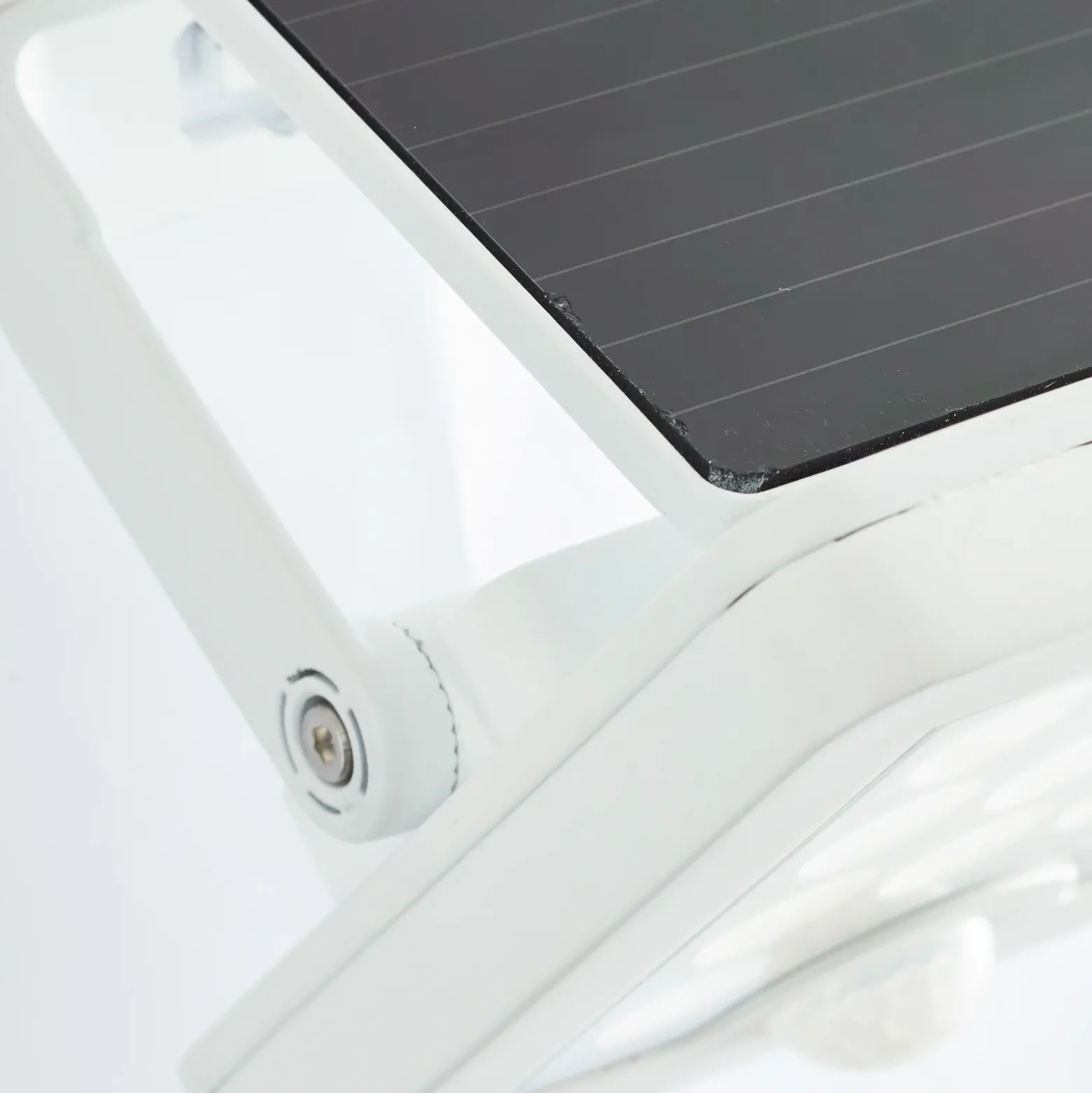 Foco LED solar de exterior para pared Luton con sensor, blanco, 13 cm de ancho