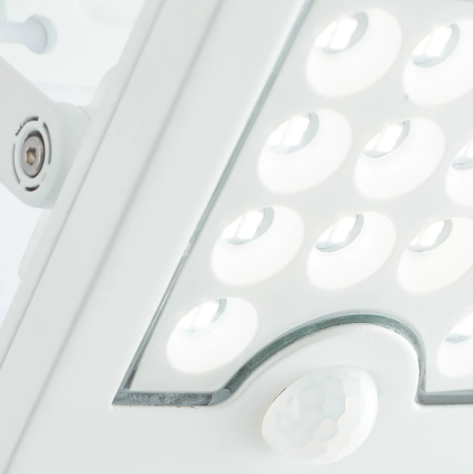 Foco LED solar de exterior para pared Luton con sensor, blanco, 13 cm de ancho