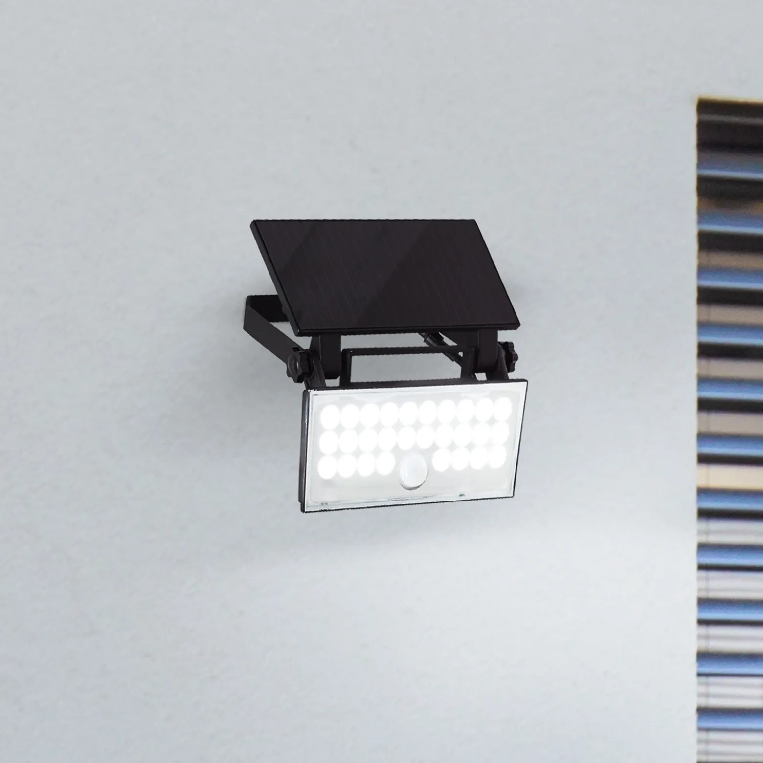 Foco LED solar para exterior con sensor Luton, negro, 19 cm de ancho