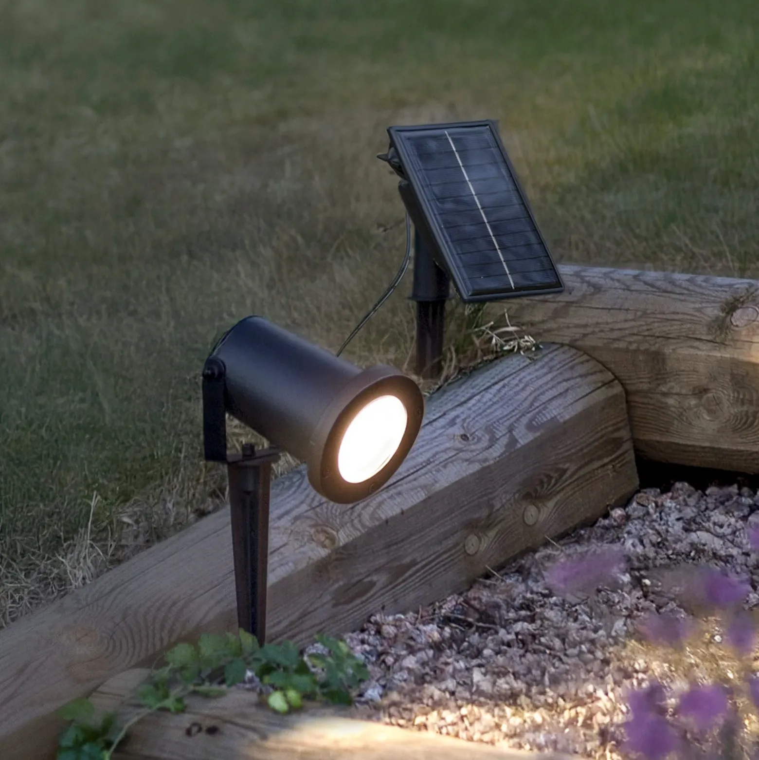 Foco LED solar Powerspot de 10 cm, 3000 K, 50 lm, negro, con estaca para clavar