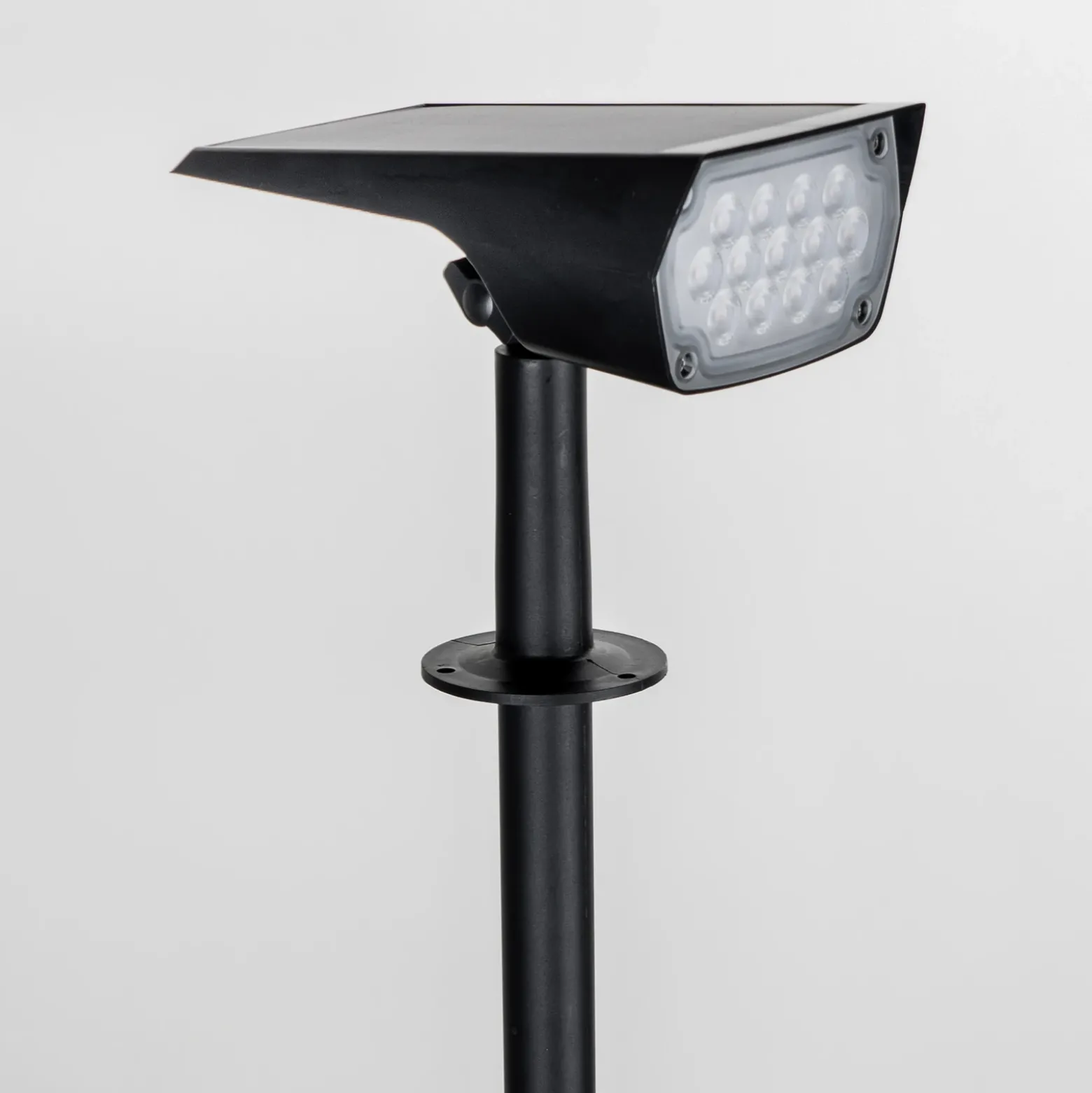 Foco solar Prios LED Helier, 49 cm, negro, pincho de suelo