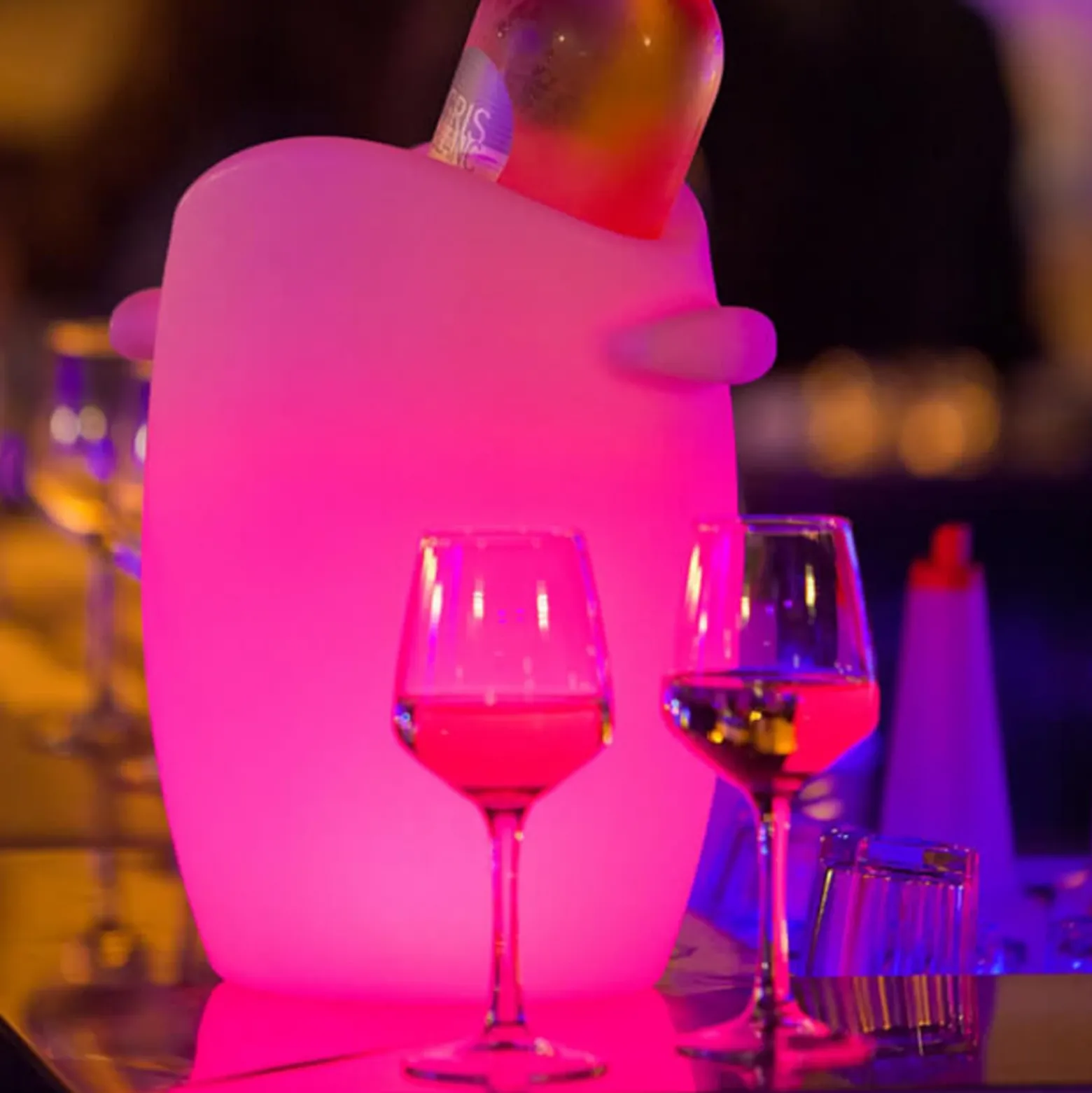 Fresh: un enfriador de botellas LED iluminado