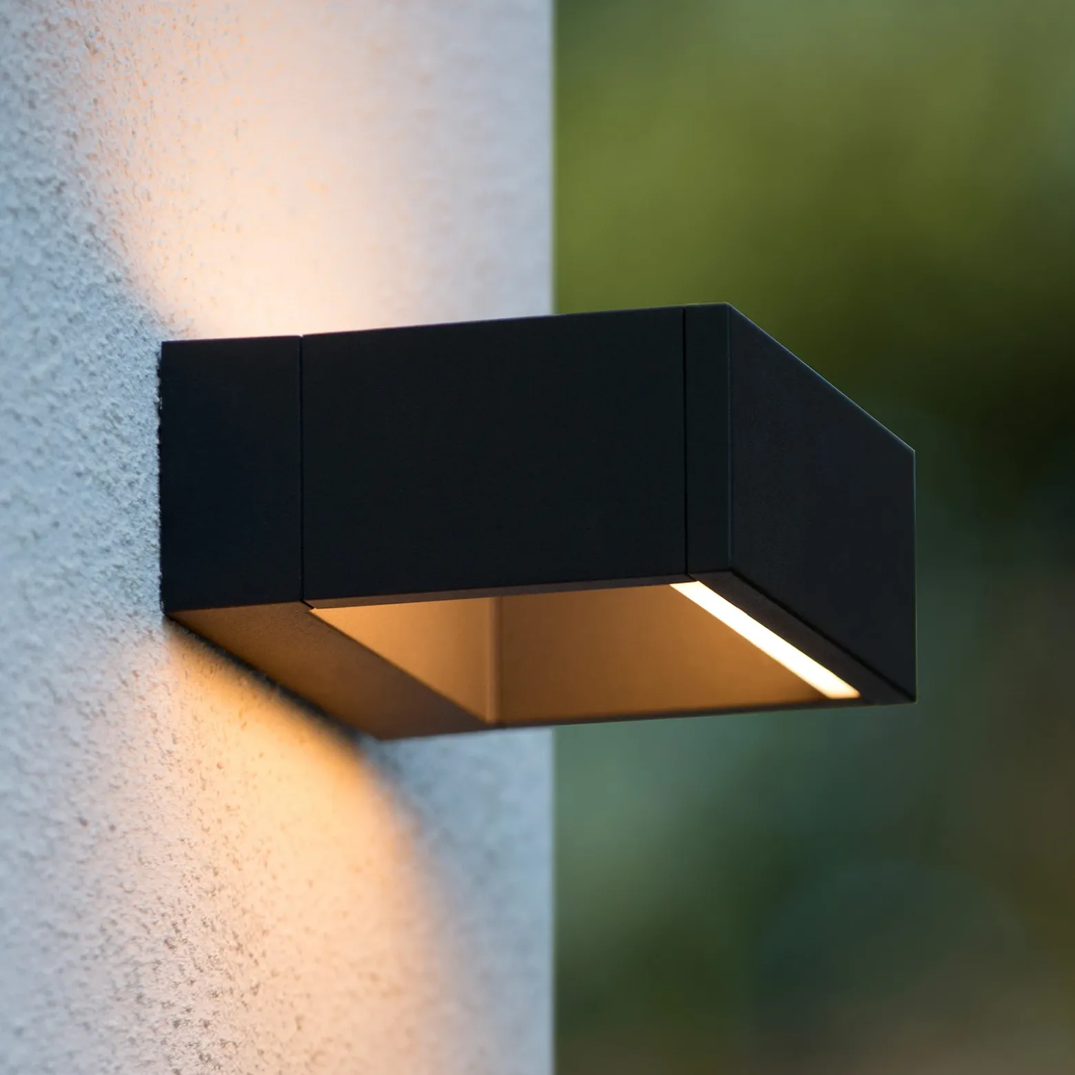 Goa - aplique de exterior LED angular en negro