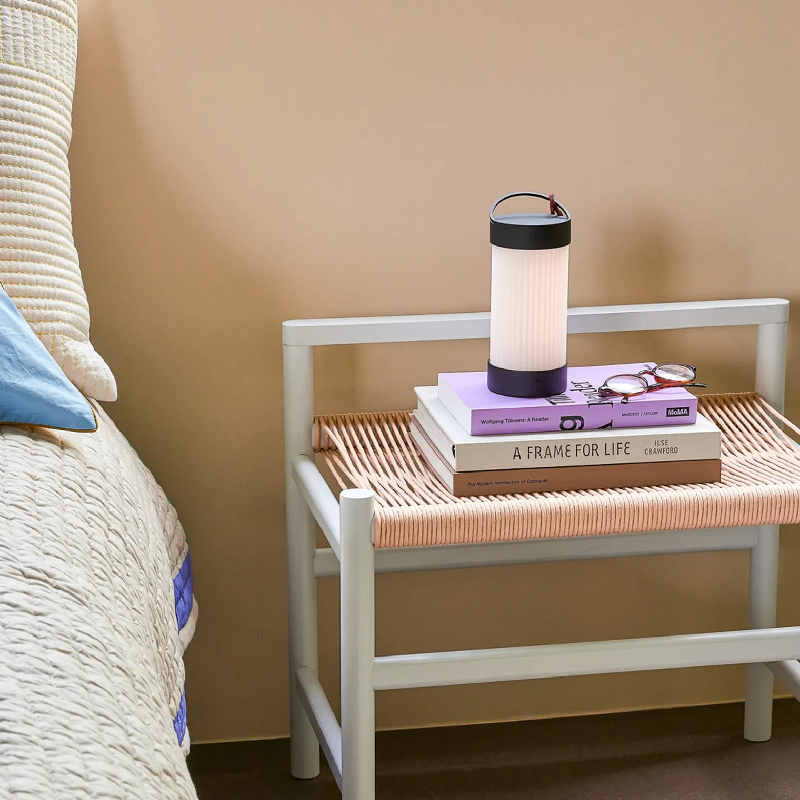 Hübsch Lámpara de mesa LED recargable Camp negro, cristal, hierro, IP44
