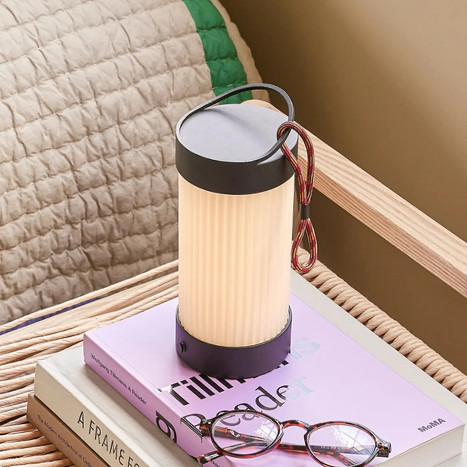 Hübsch Lámpara de mesa LED recargable Camp negro, cristal, hierro, IP44