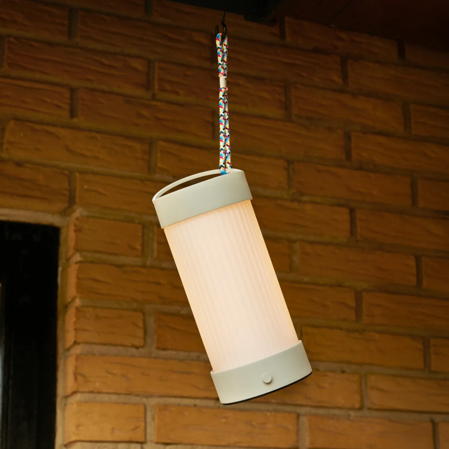 Hübsch Lámpara de mesa LED recargable Camp, arena, cristal, hierro, IP44