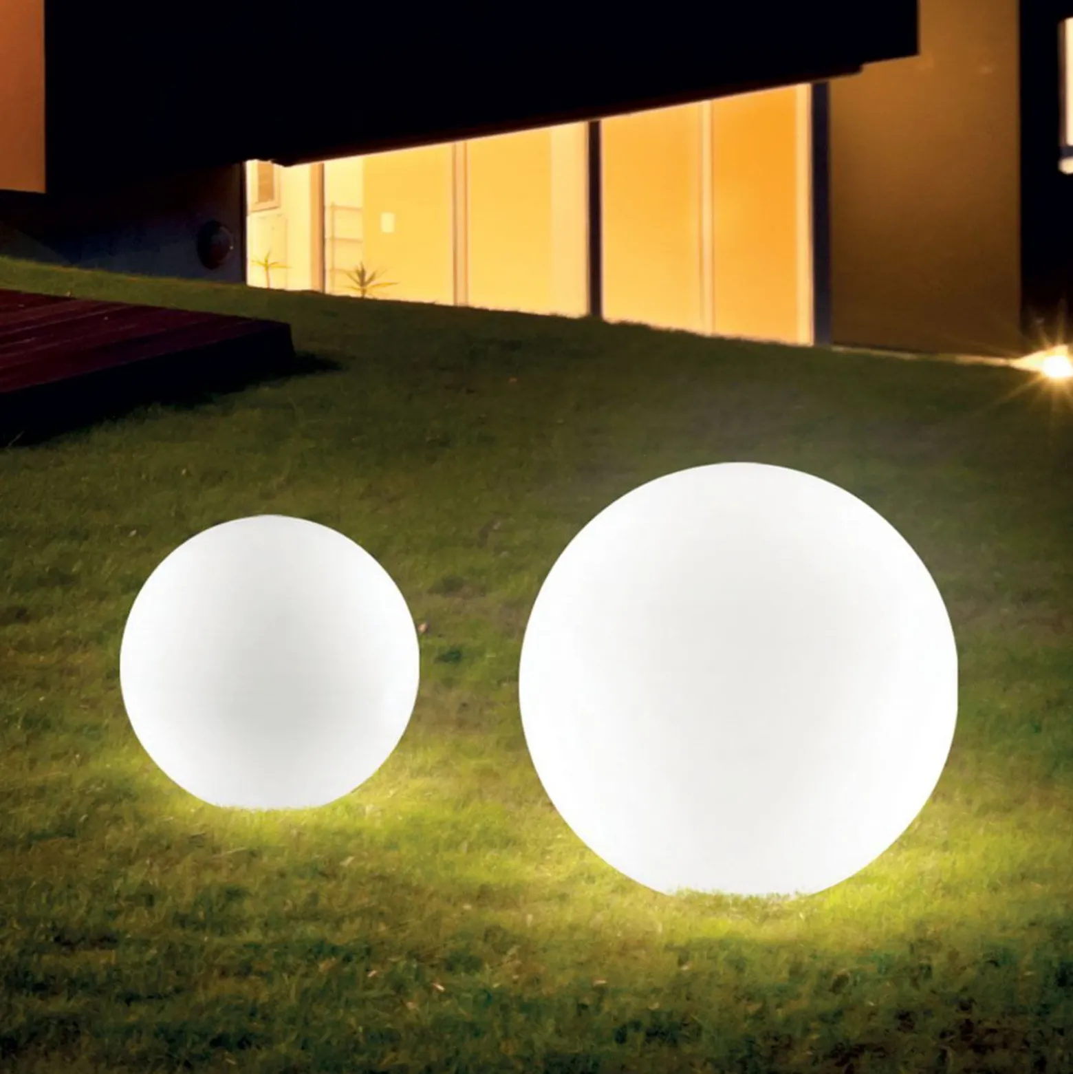 Ideal Lux Lámpara con pica para suelo Sole, blanca, plástico, Ø 30 cm