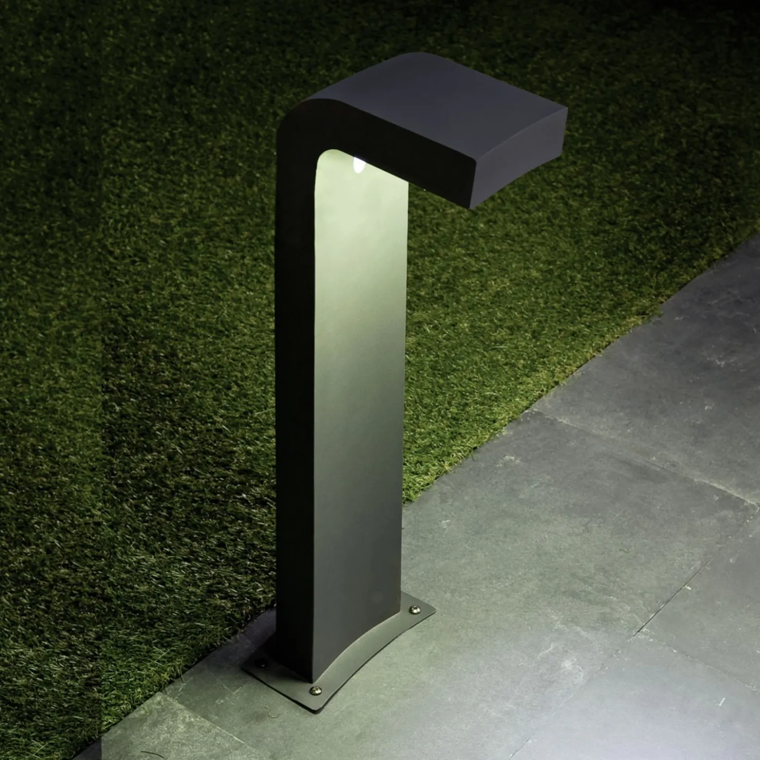 Iluminación de senderos KLAMP de color antracita